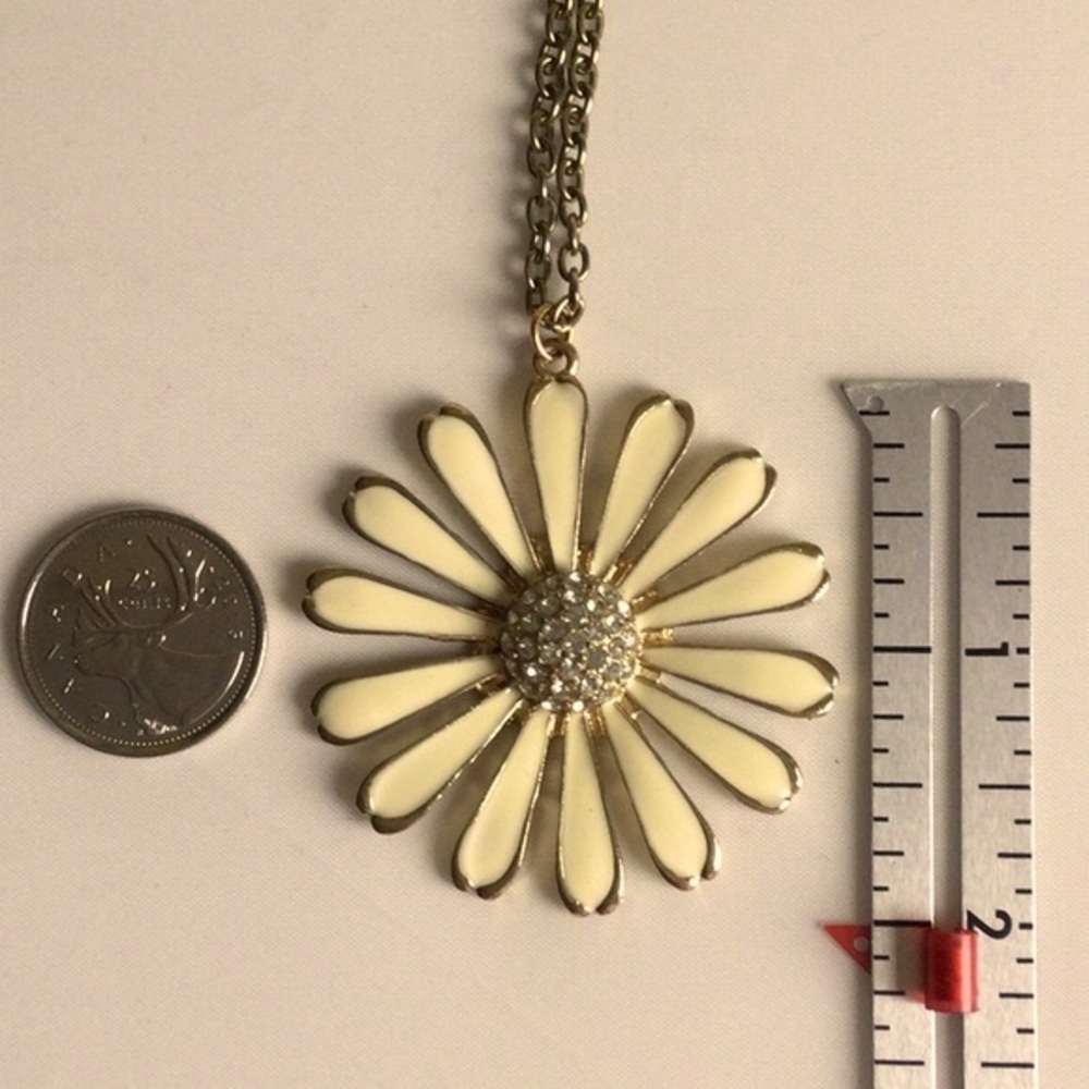 Large Daisy Necklace with Rhinestones - Picture 5 of 5